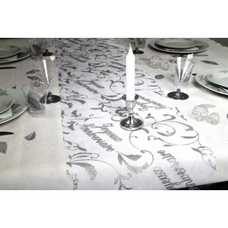Chemin de table joyeux anniversaire en organza blanc