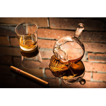 Bouteille design en cristal TETE DE MORT