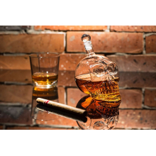 Bouteille design en cristal TETE DE MORT